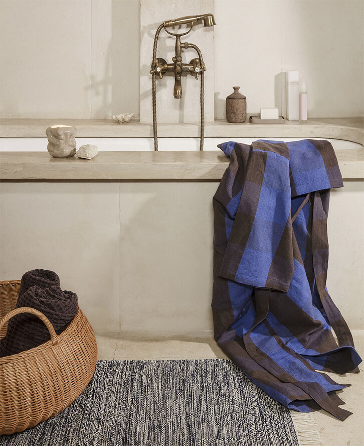 ferm LIVING Field robe Chocolate/Bright Blue Chocolate/bright blue