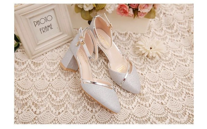 Terute - Puntige neus met blokhak en enkelbandje, glitter D'Orsay pumps
