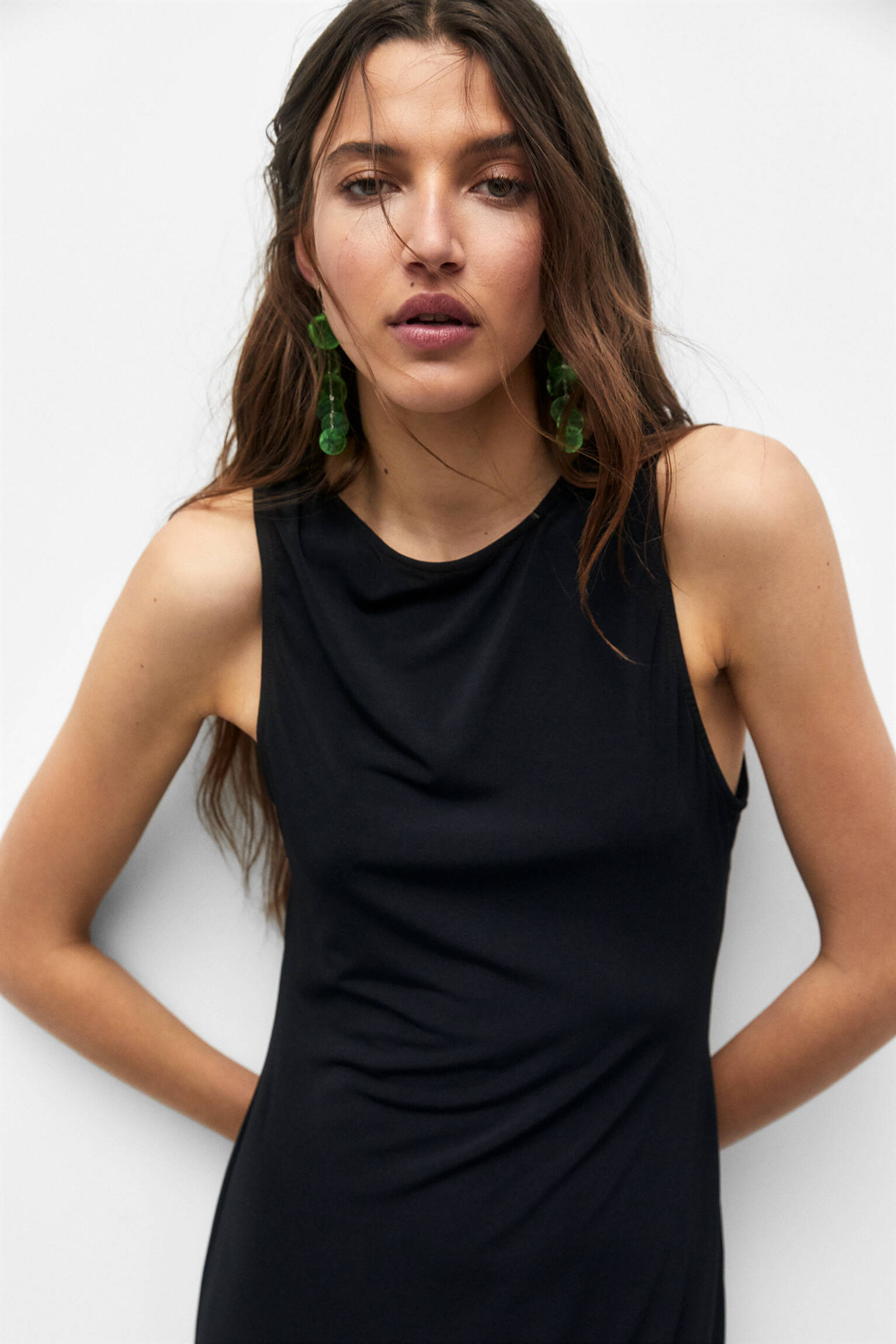 VESTIDO MIDI COM DECOTE NAS COSTAS - PRETO