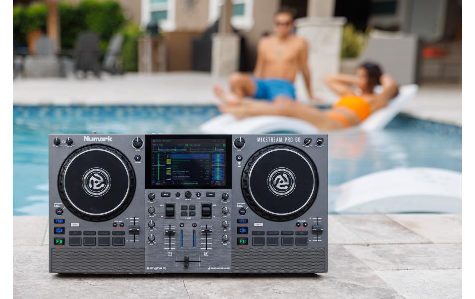 DJ-Controller MixStream Pro Go<br>Akkubetriebener, eigenständiger Streaming-DJ-Controller