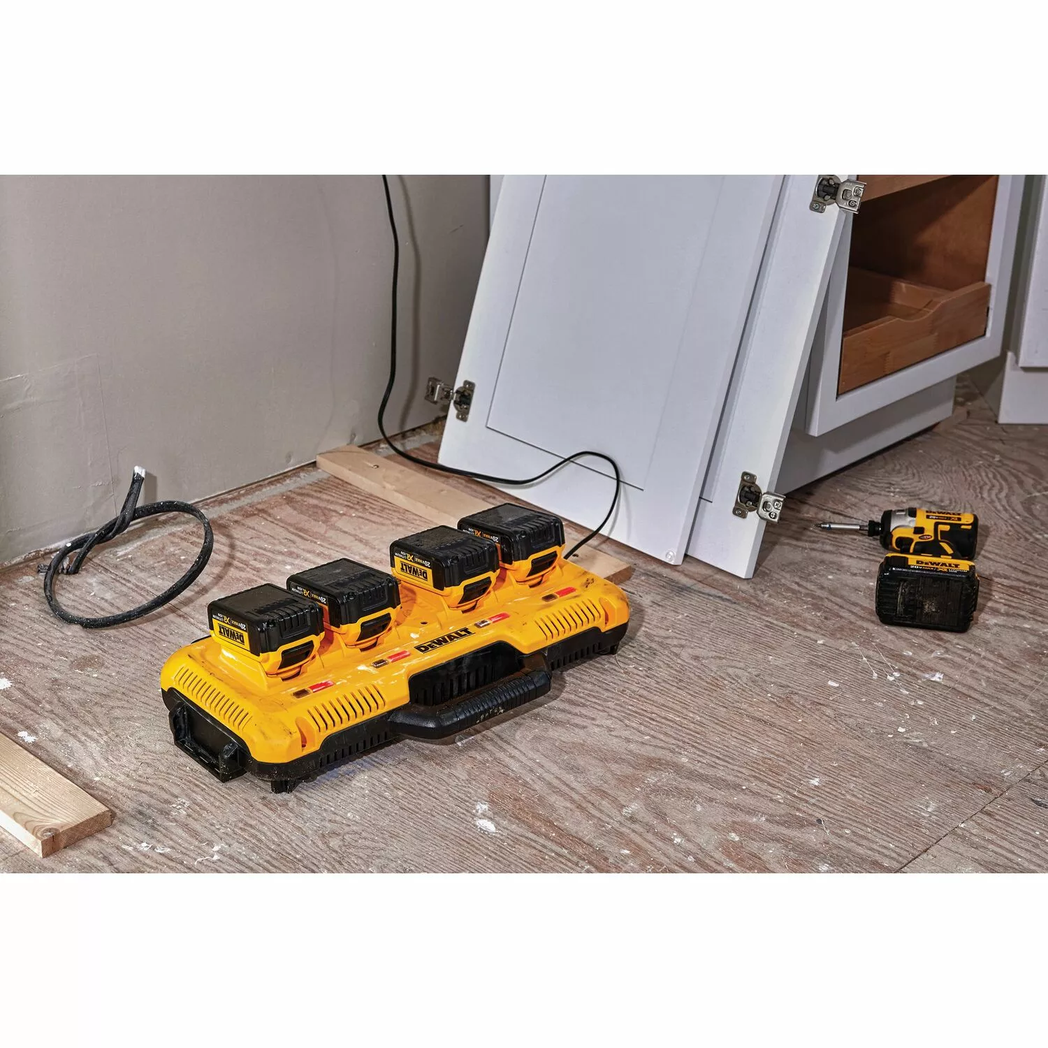 DeWALT DCB104 10,8/18/54V XR Li-Ion accu duolader