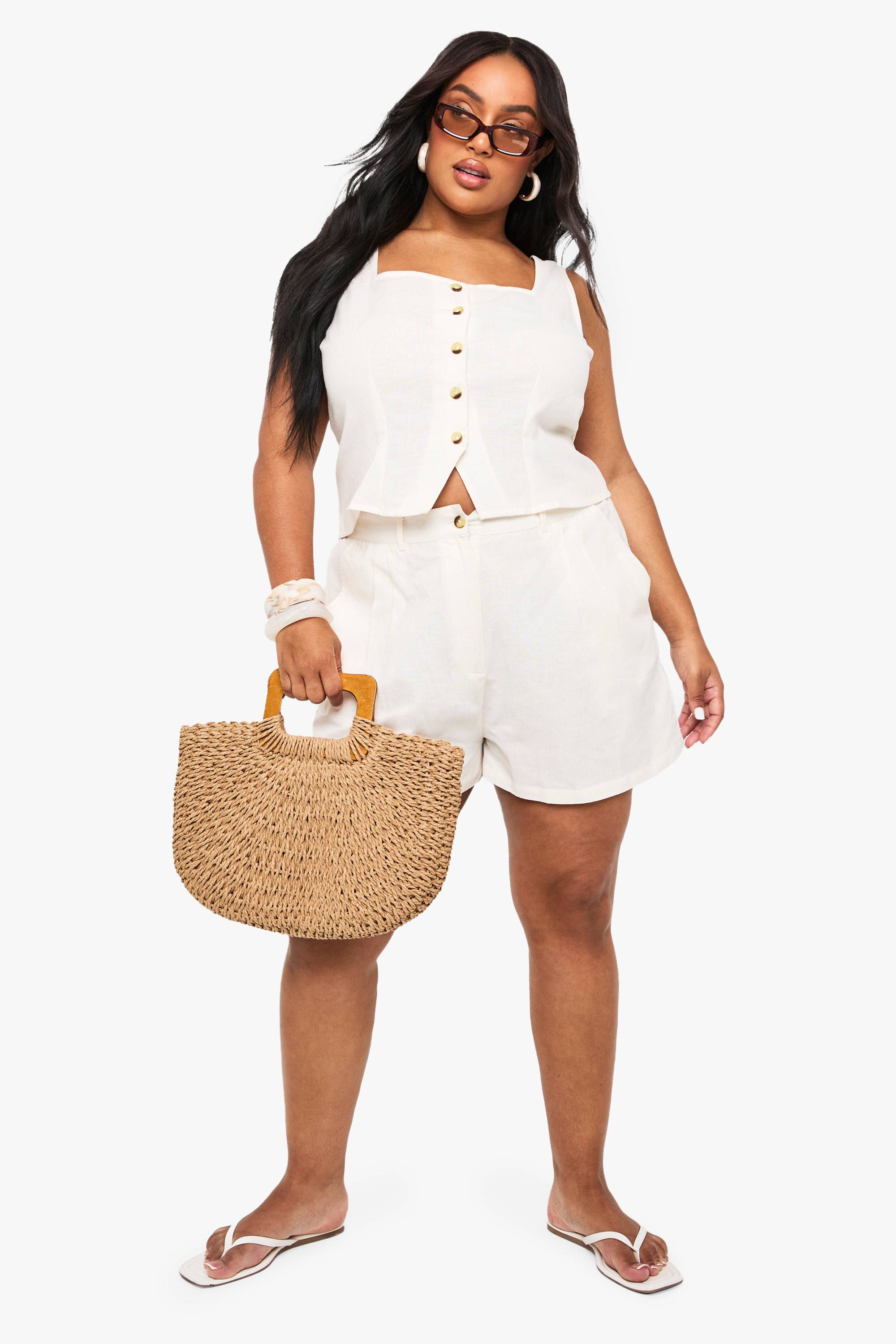 boohoo Coordonné Look Lin : Haut à encolure carrée avec boutons sur le devant et shorts sur mesure