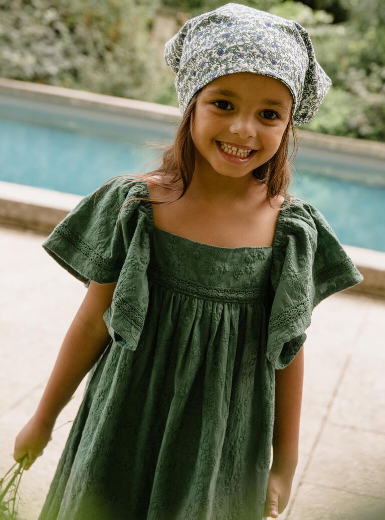 Robe vert sapin à broderies fleuries