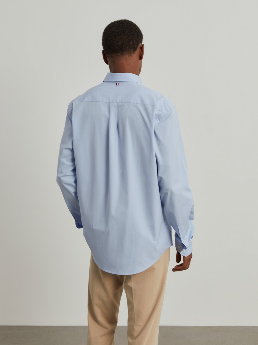 Camisa regular fit de algodão em cor lisa