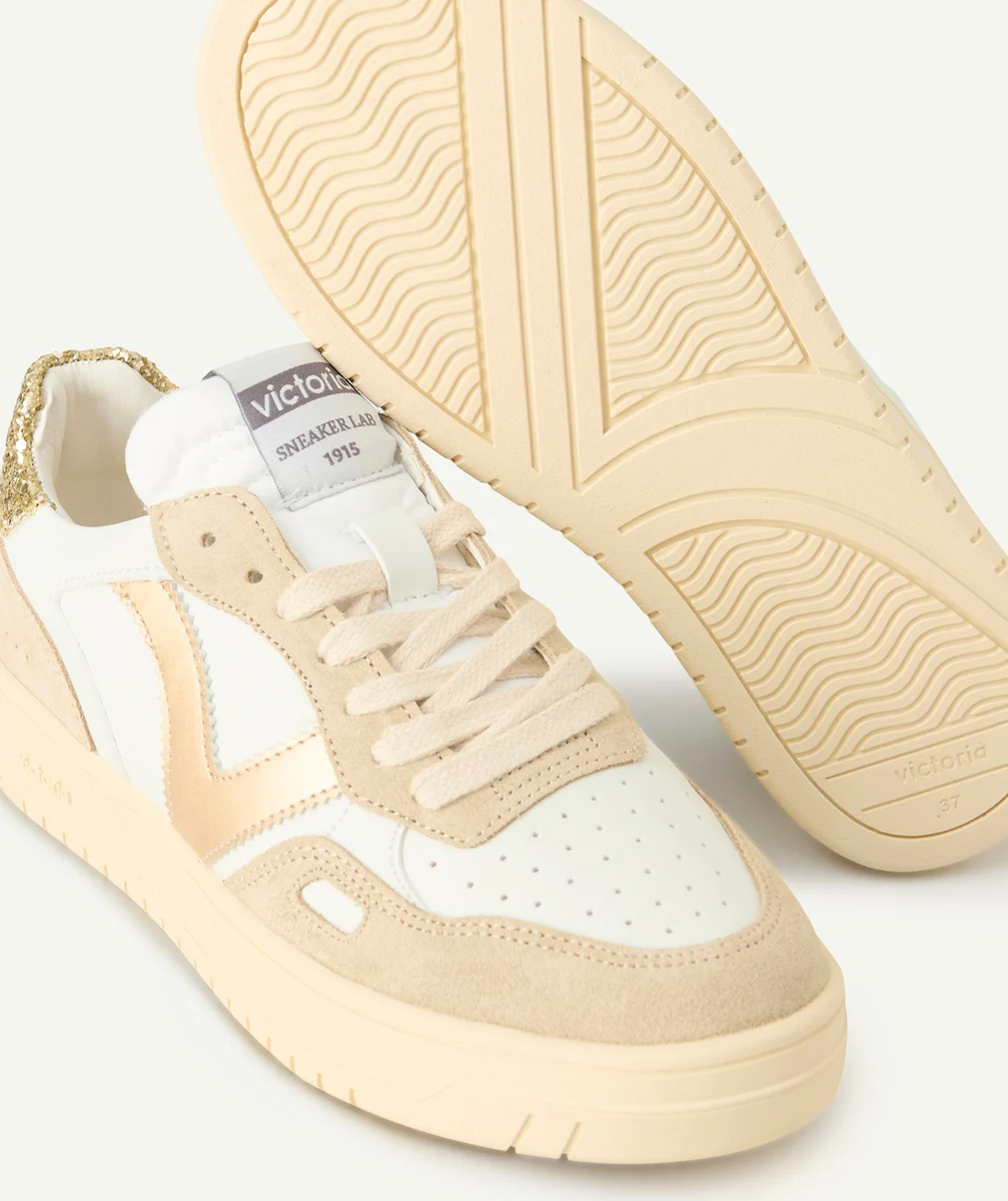 VICTORIABASKETS BLANCHES AVEC DÉTAILS COULEUR DORÉE ET PAILLETÉE