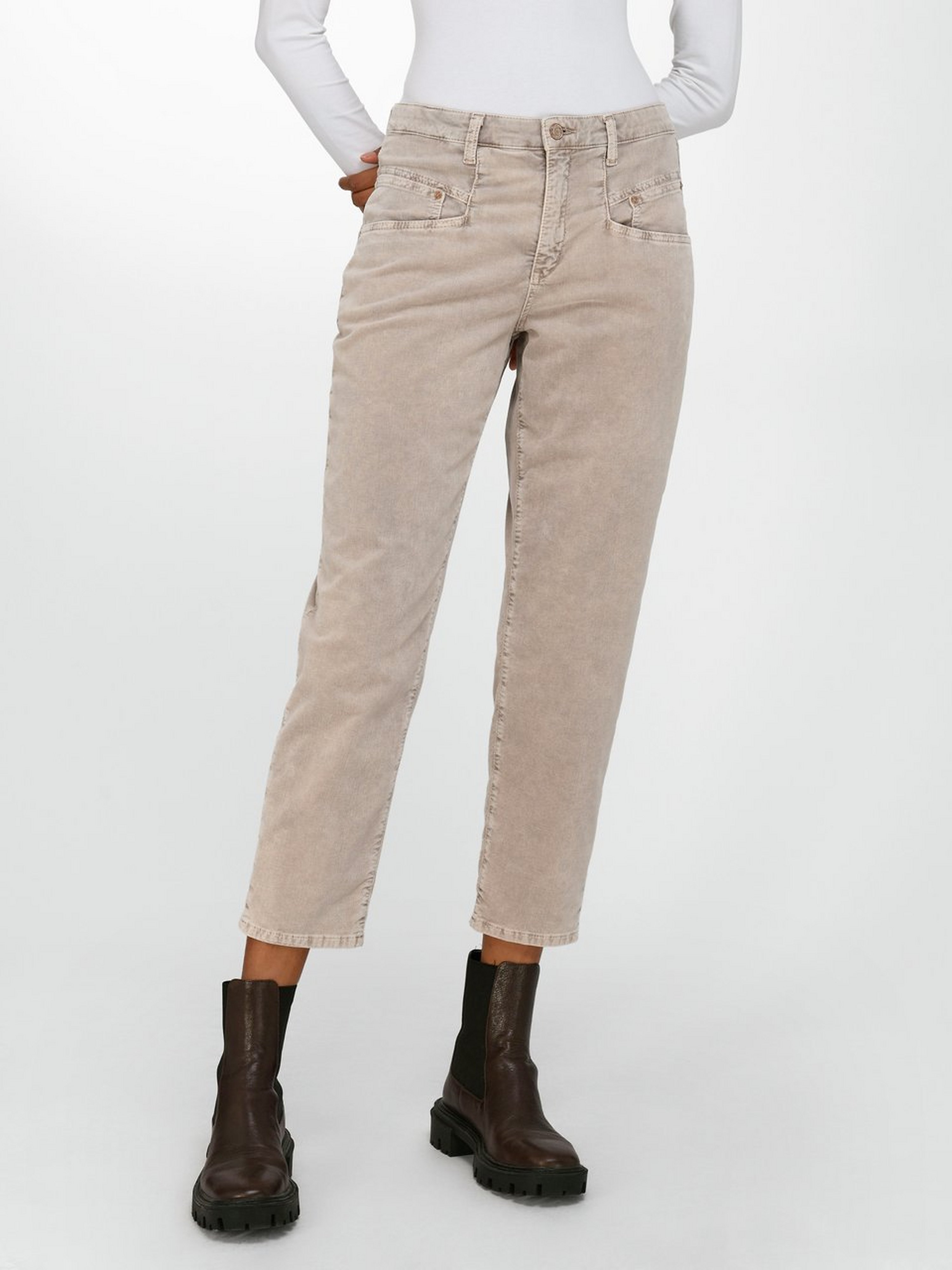 Feminine Fit-Cordhose