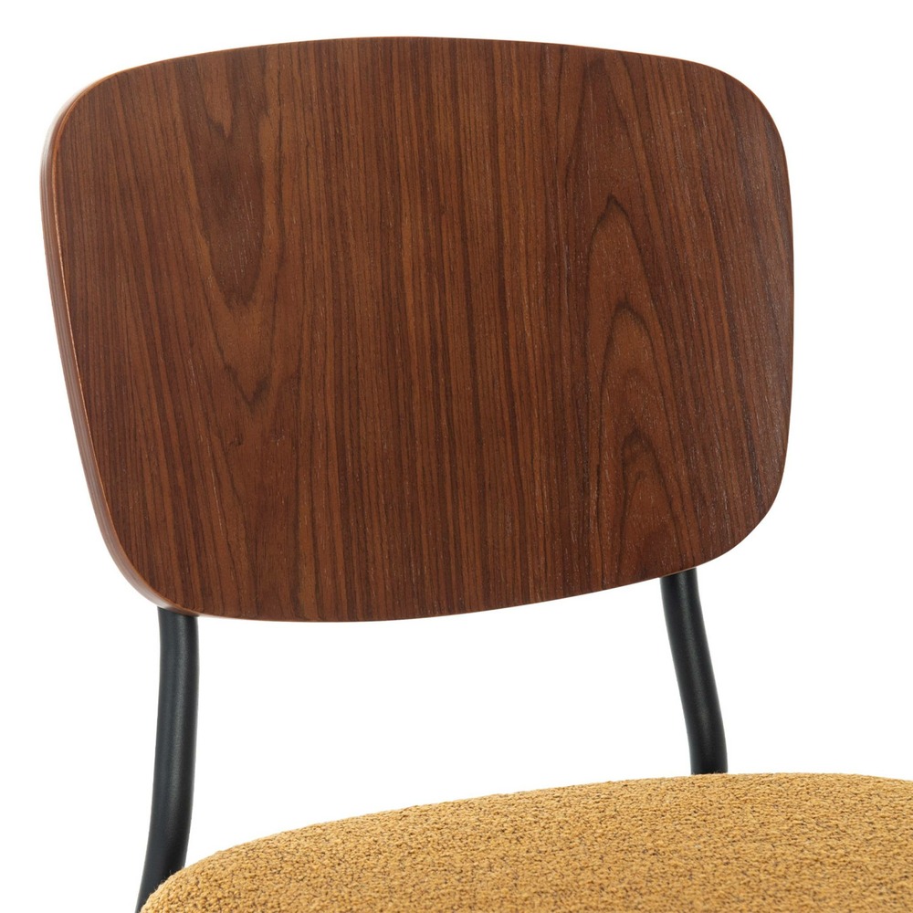 Lot de 2 chaises assise bouclette texturée moutarde. Dossier bois de peuplier courbé. Pieds en métal noir mat