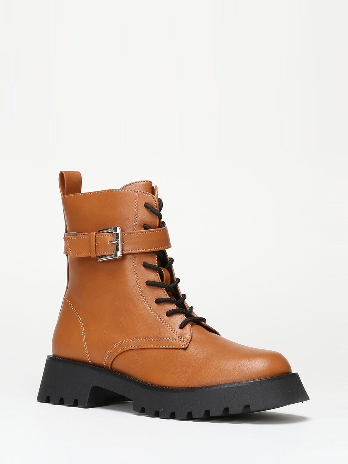 Bottines style rangers avec bride à boucle- Camel