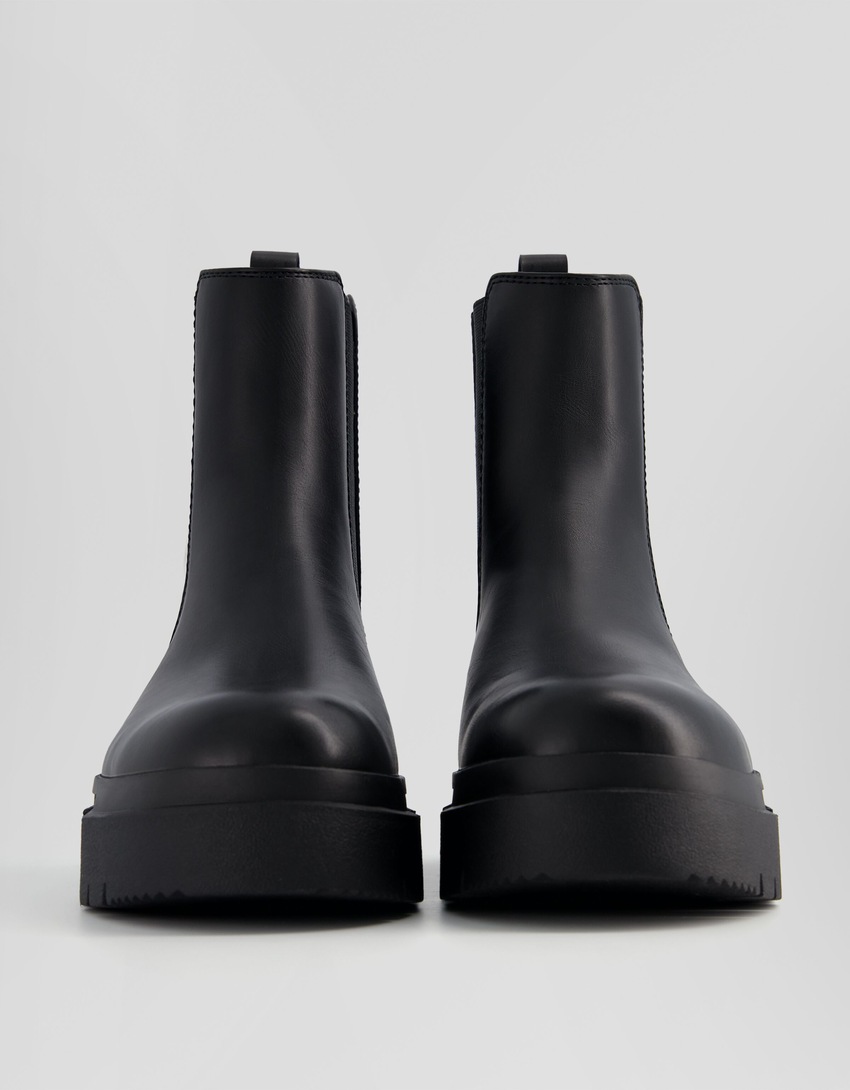 Botas Chelsea masculinas com sola tratorada