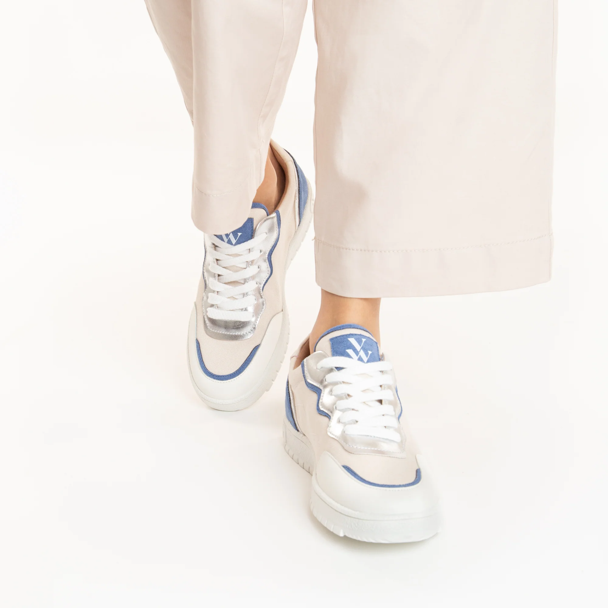 Sneakers-Baskets Enora en toile beige à détails bleu et argent