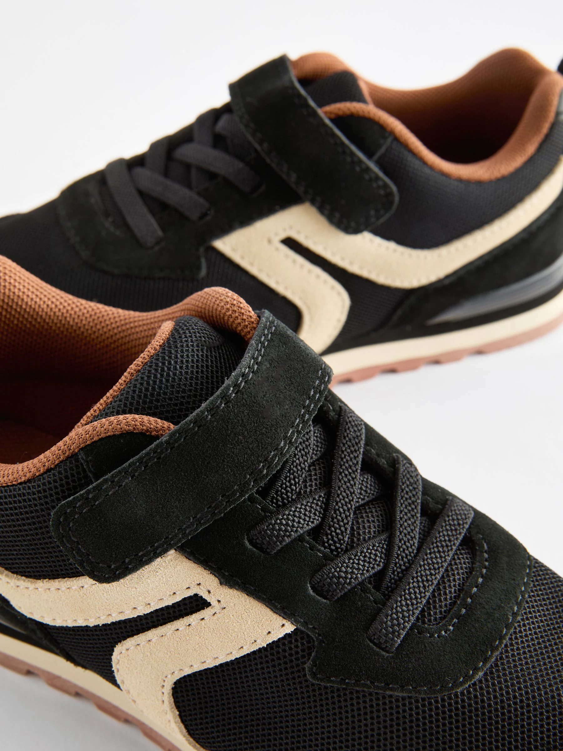 Zwart - Sneakers met één bandje en elastische veters