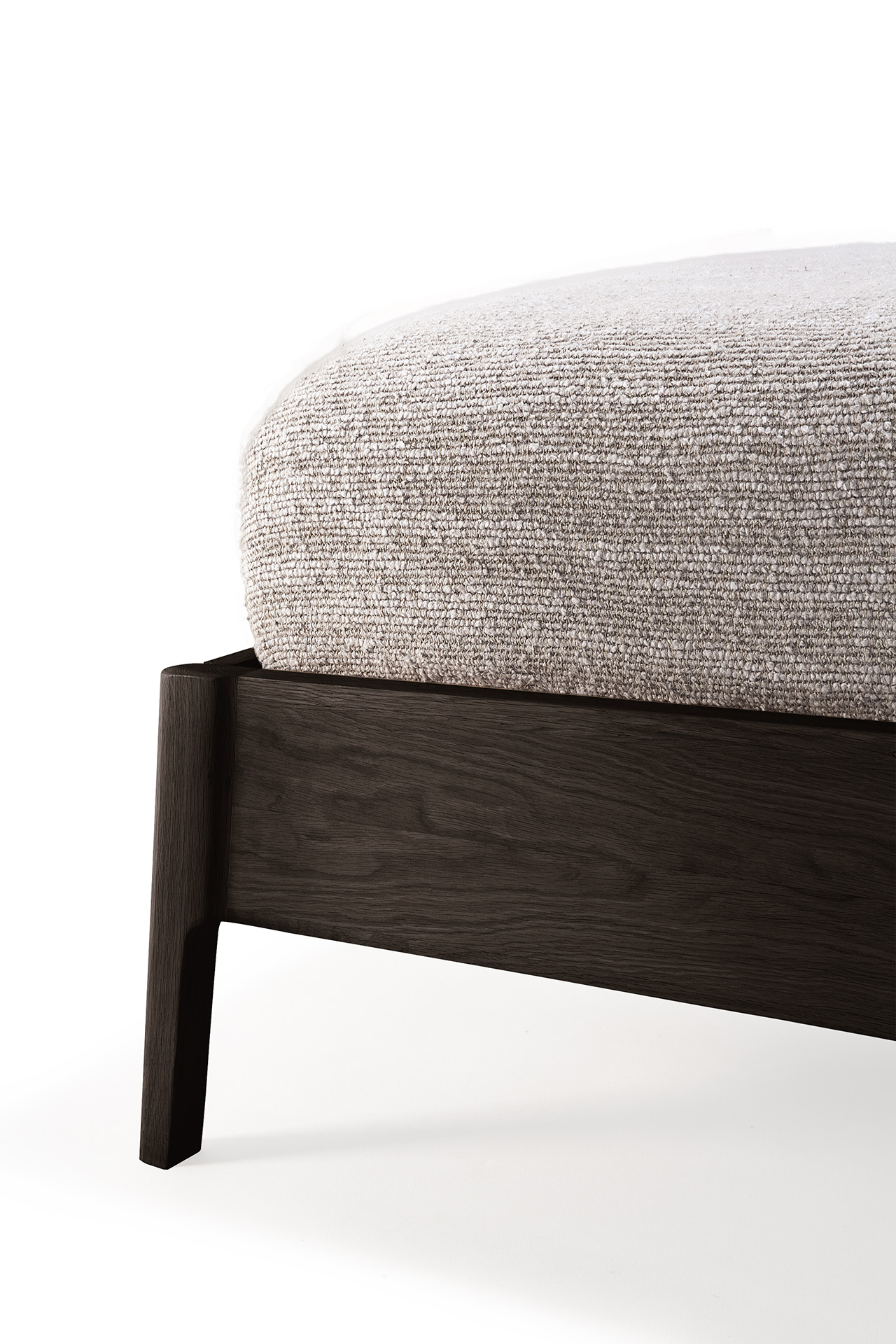 Ethnicraft bed Oak air brown 180x200 incl. lattenbodem