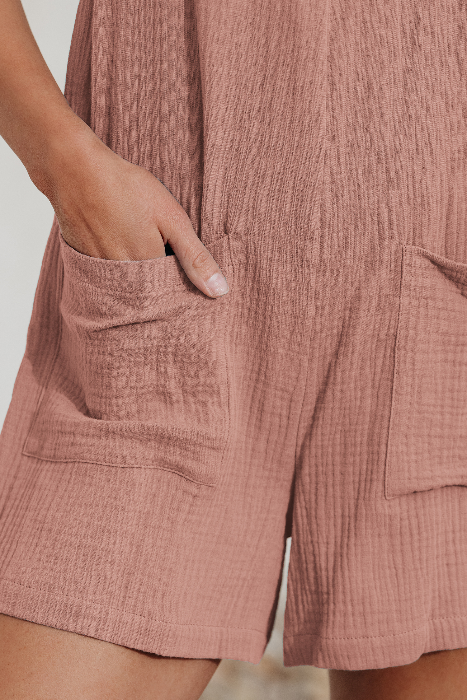 Combishort chasuble en pur coton sans manches à col scoop rose