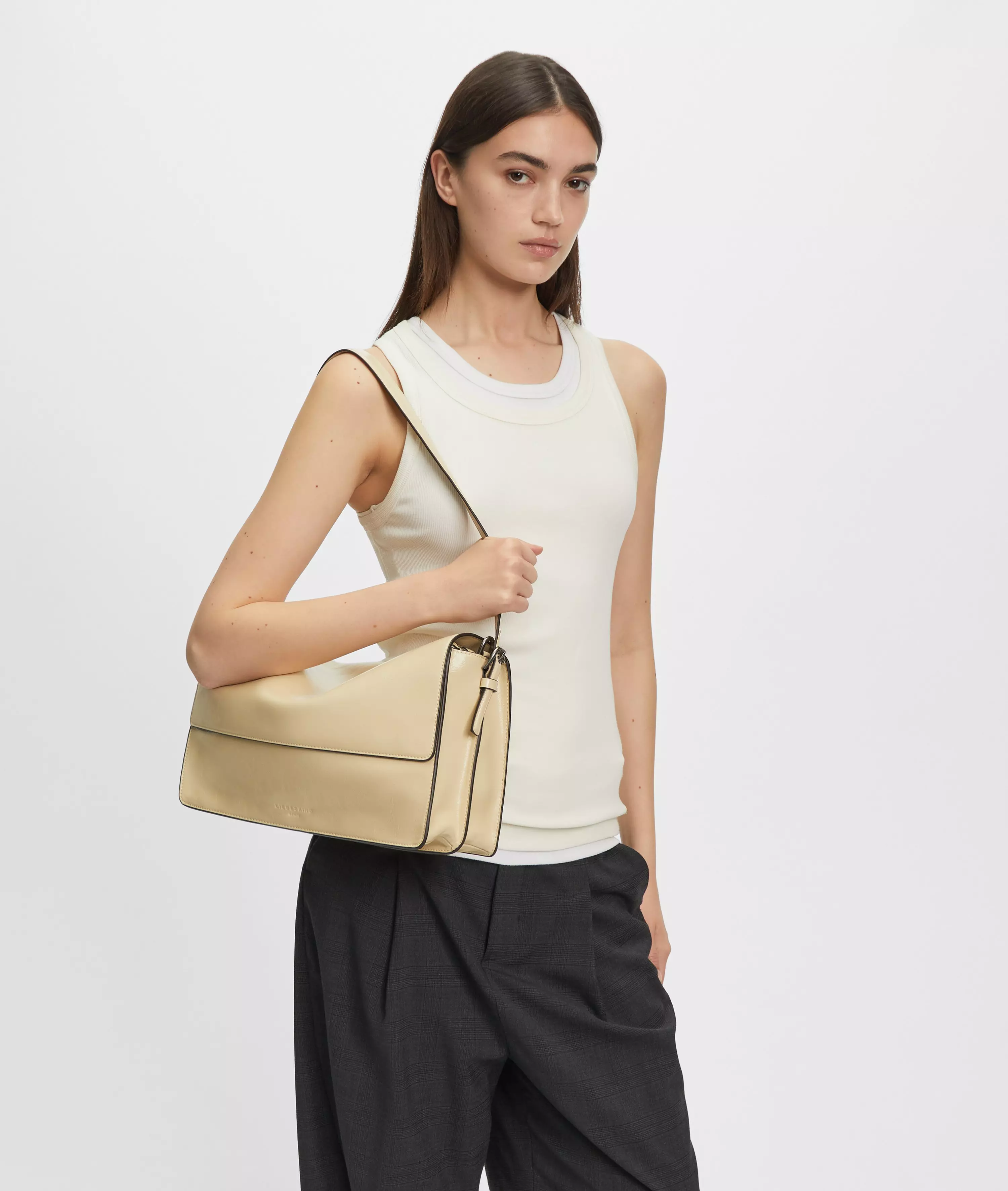 Audrey Crossbody M Spacious shoulder bag in patent leather look with glossy finish