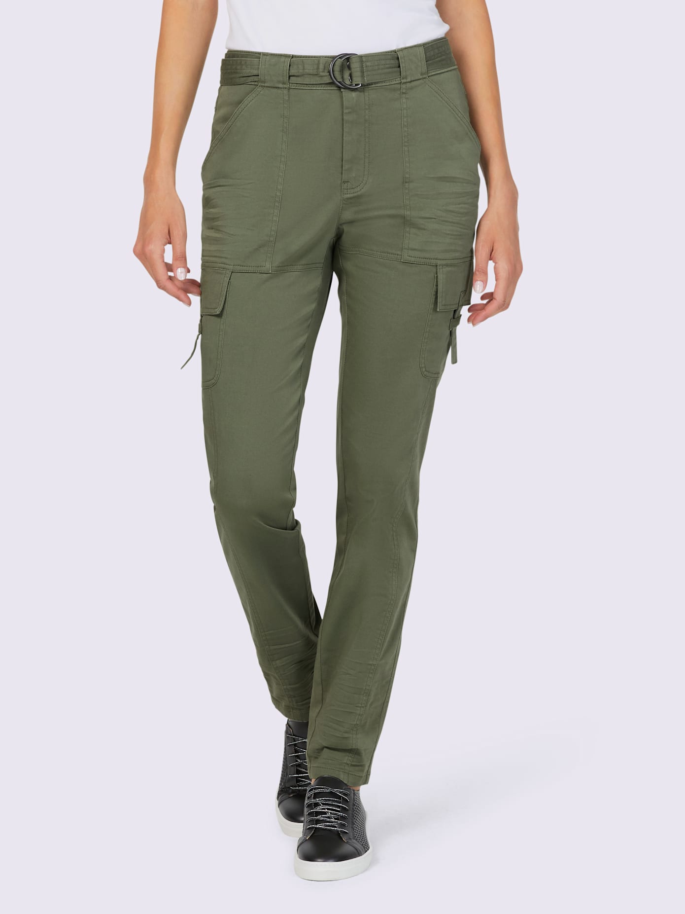 Pantalon cargo livré avec ceinture