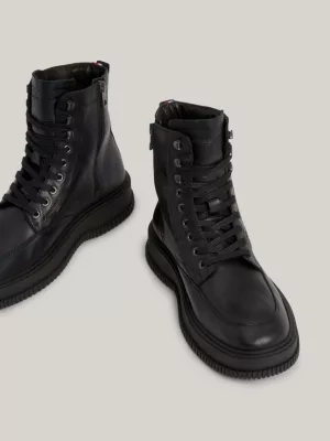 Botas de cano médio em couro repelente à água