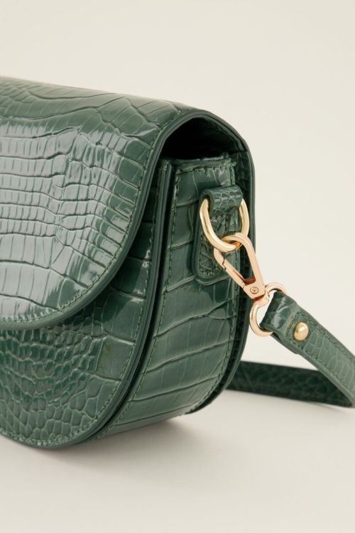 Groene schoudertas half rond met croco print