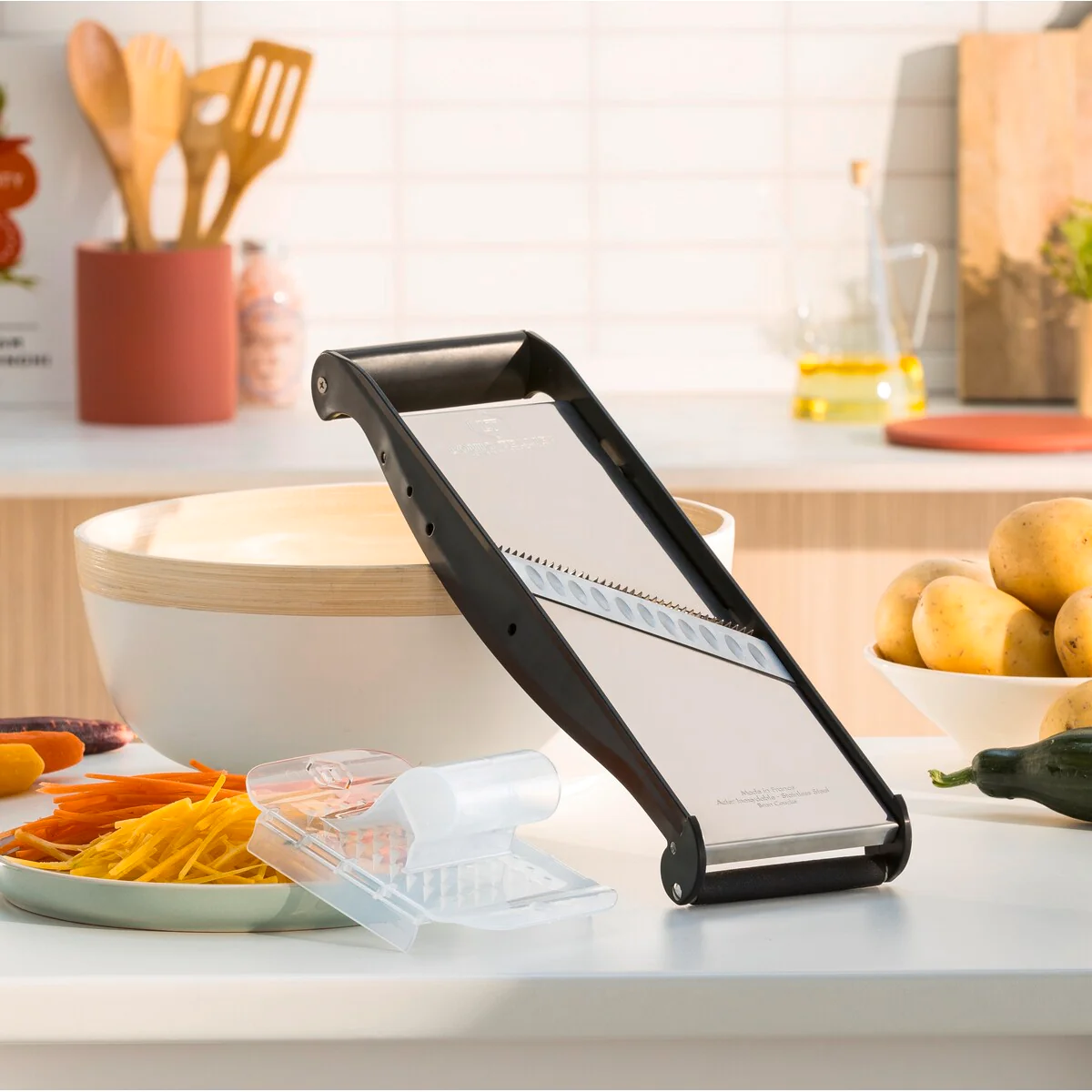 Mandoline inox Compact-PRO BASALTE avec poussoir ergonomique - 2 peign