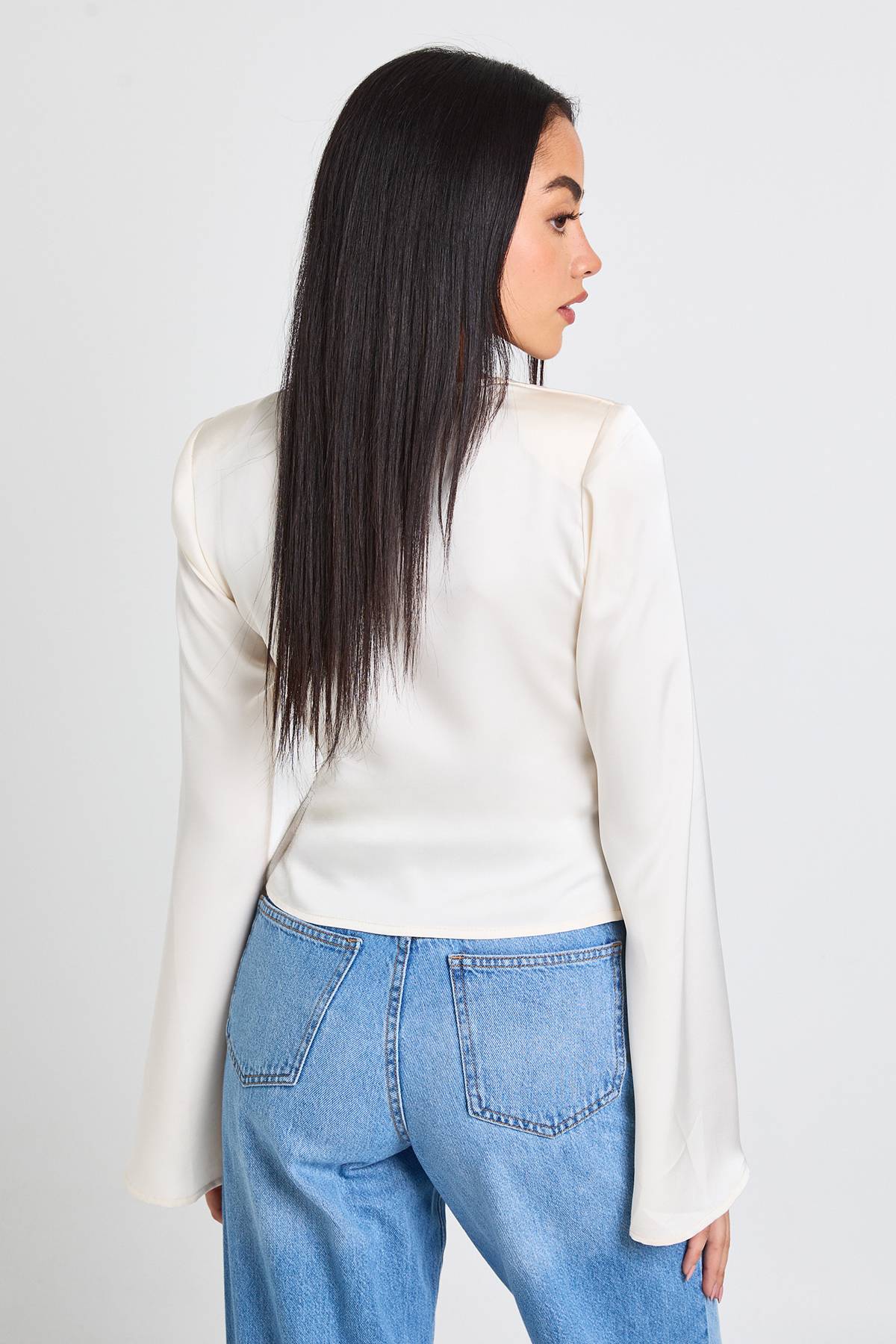 boohoo Haut En Satin À Manches Longues Et Col Drapé