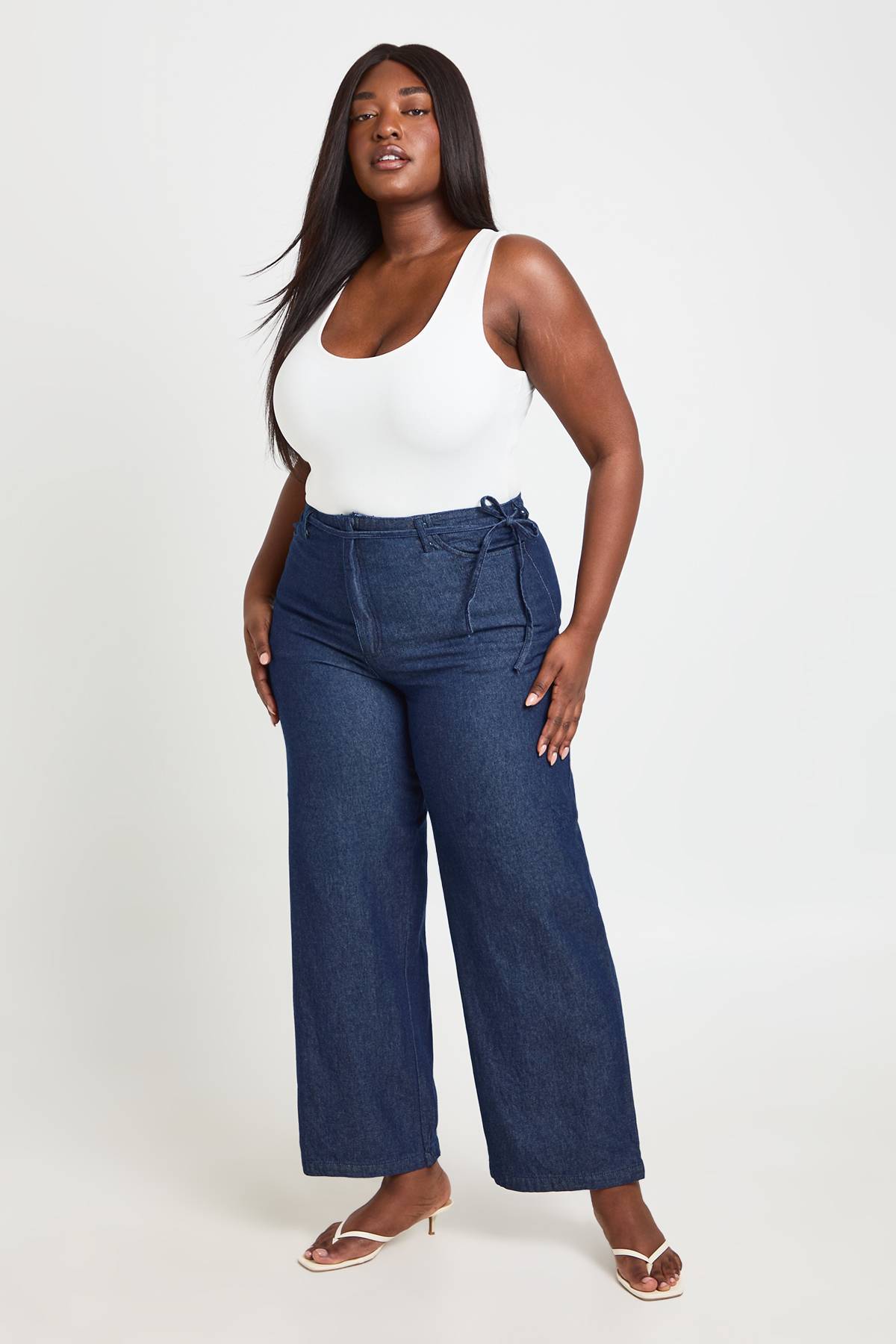 boohoo Pantalon Grande Taille En Chambray Avec Détail Nœud À La Taille