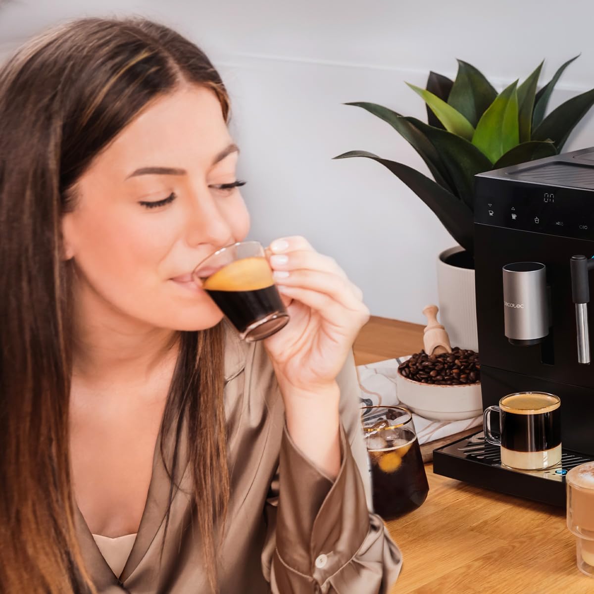 Cecotec Superautomatische Kompakt-Kaffeemaschine mit Dampferzeuger Cremmaet Compact Steam, 1350 W, 19 Bar, Thermoblock-System, 150 g Bohnenbehälter mit Mahlwerk und 1,1 L Wassertank