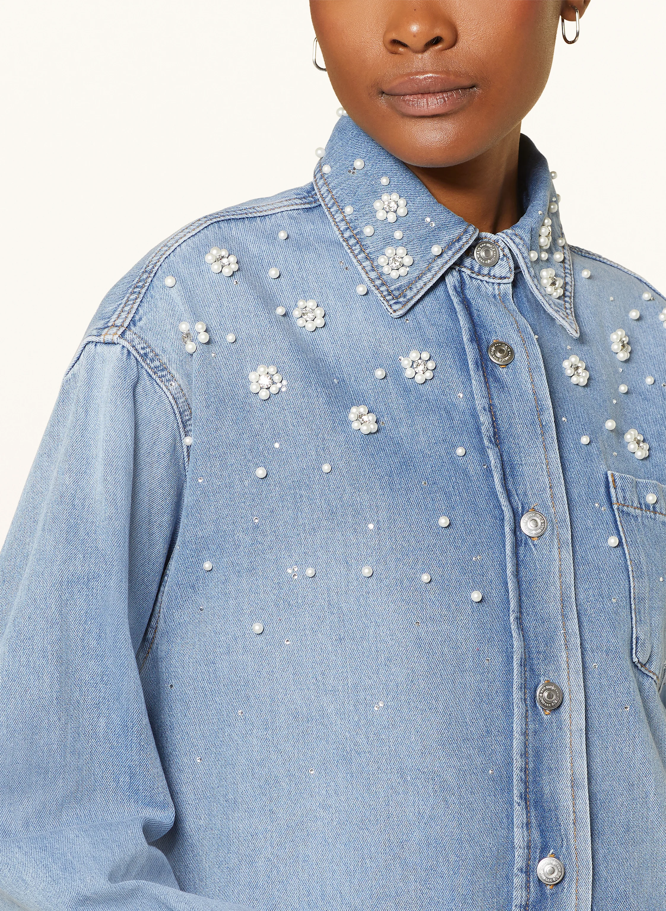 maje Jeansbluse mit Schmuckperlen