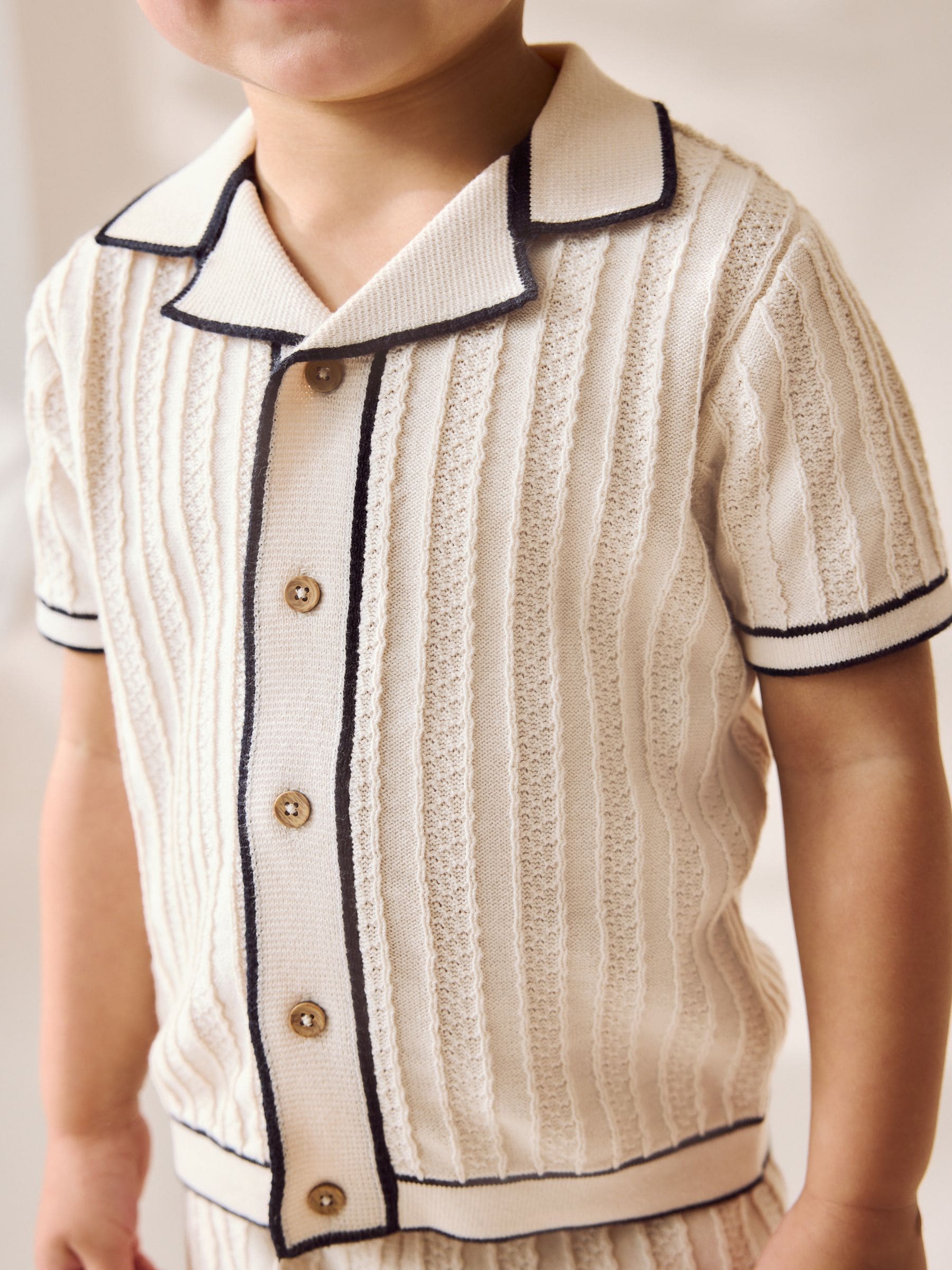Ecru - Set met gebreid poloshirt met knoopsluiting en short (3mnd-10jr)