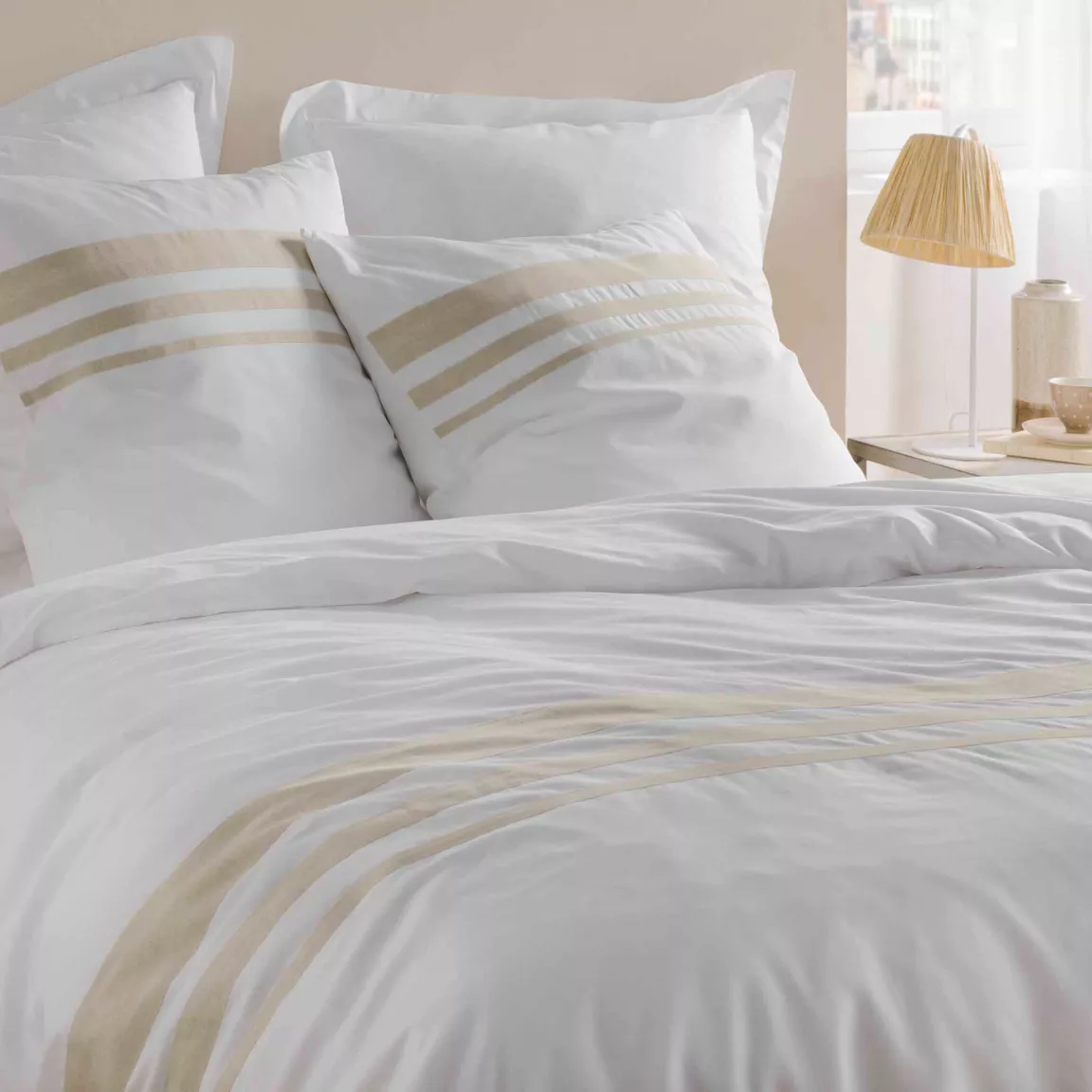 Housse de couette et deux taies coton (240 x 220 cm) Margaux Blanche
