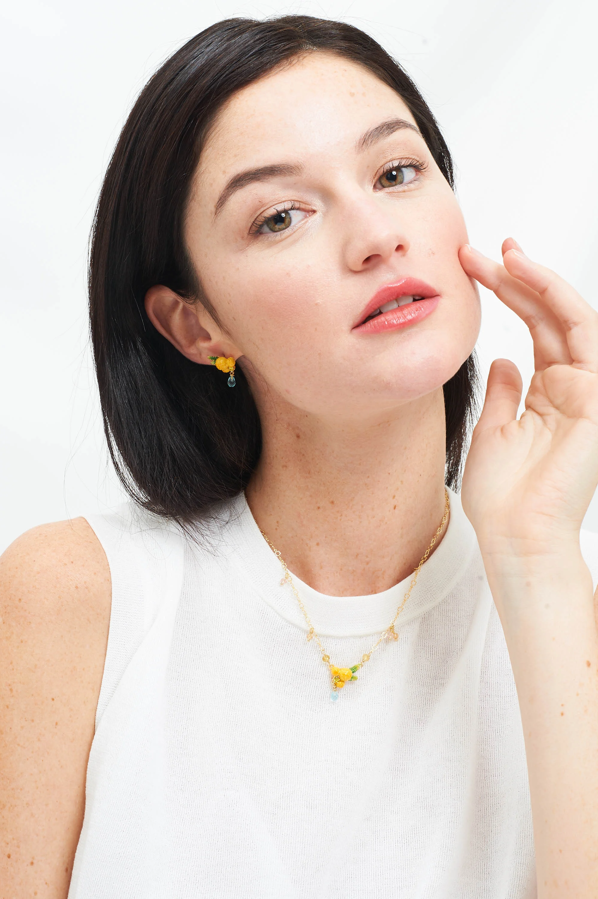 Collier pendentif fleur de mimosa et petites perles | Jaune