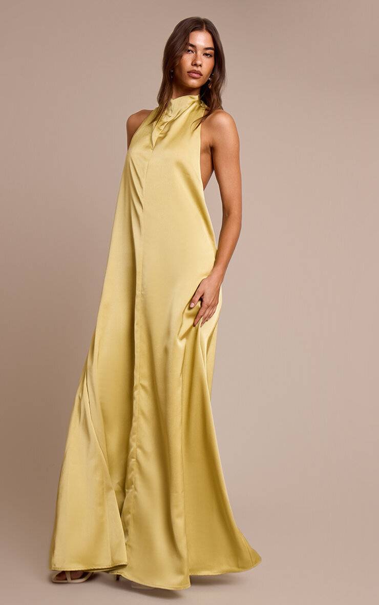 Chartreuse Robe Longue En Satin À Col Haut Échancré Et Dos Nu Extrême