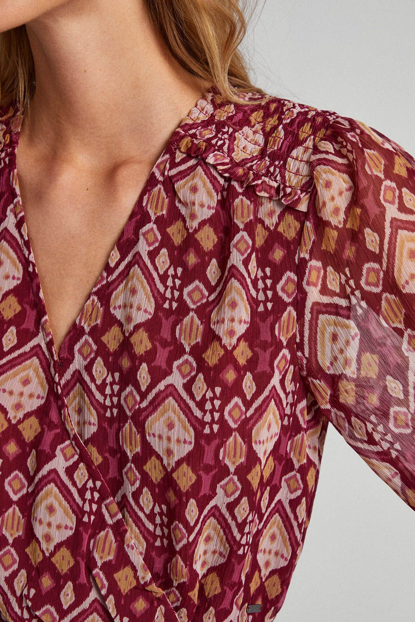 Vestido ornamental de chiffon
