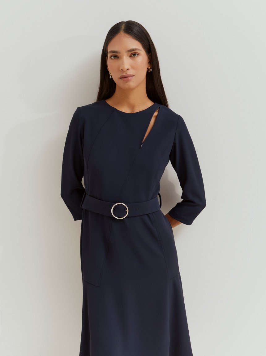 Vestido curto com cinto