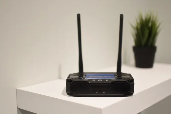 Teltonika TCR100 - Trådløs router - WWAN - Wi-Fi 5 - Dual Band - 3G, 4G - overflademonterbar