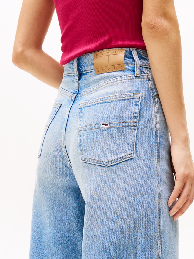 Tommy Jeans Weite Jeans »Claire High Rise«, mit Logo-Badge