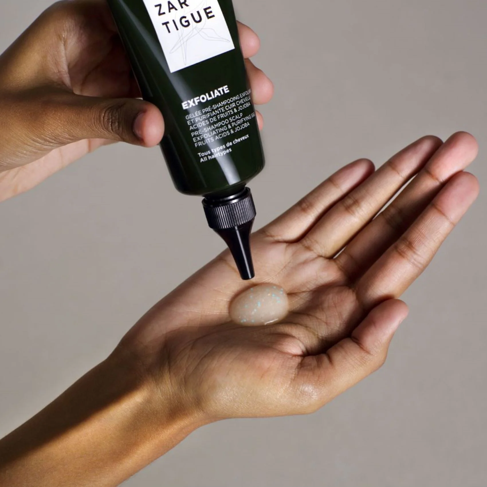 GELÉE PRÉ-SHAMPOOING EXFOLIANTE |