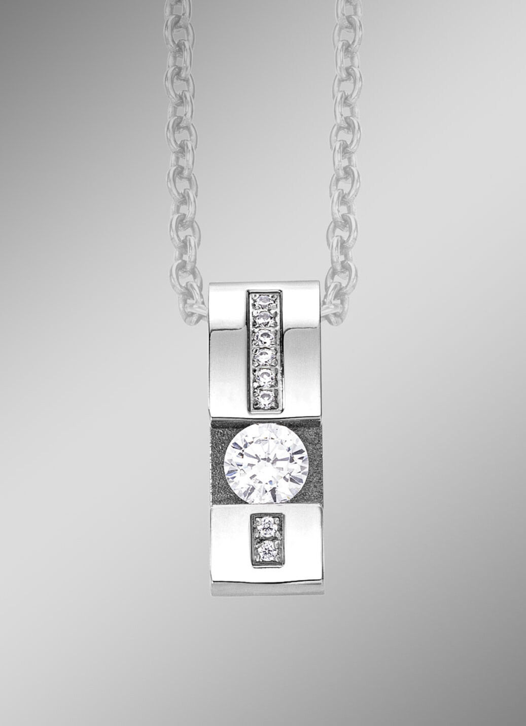 Eleganter Anhänger mit synth. Zirkonia