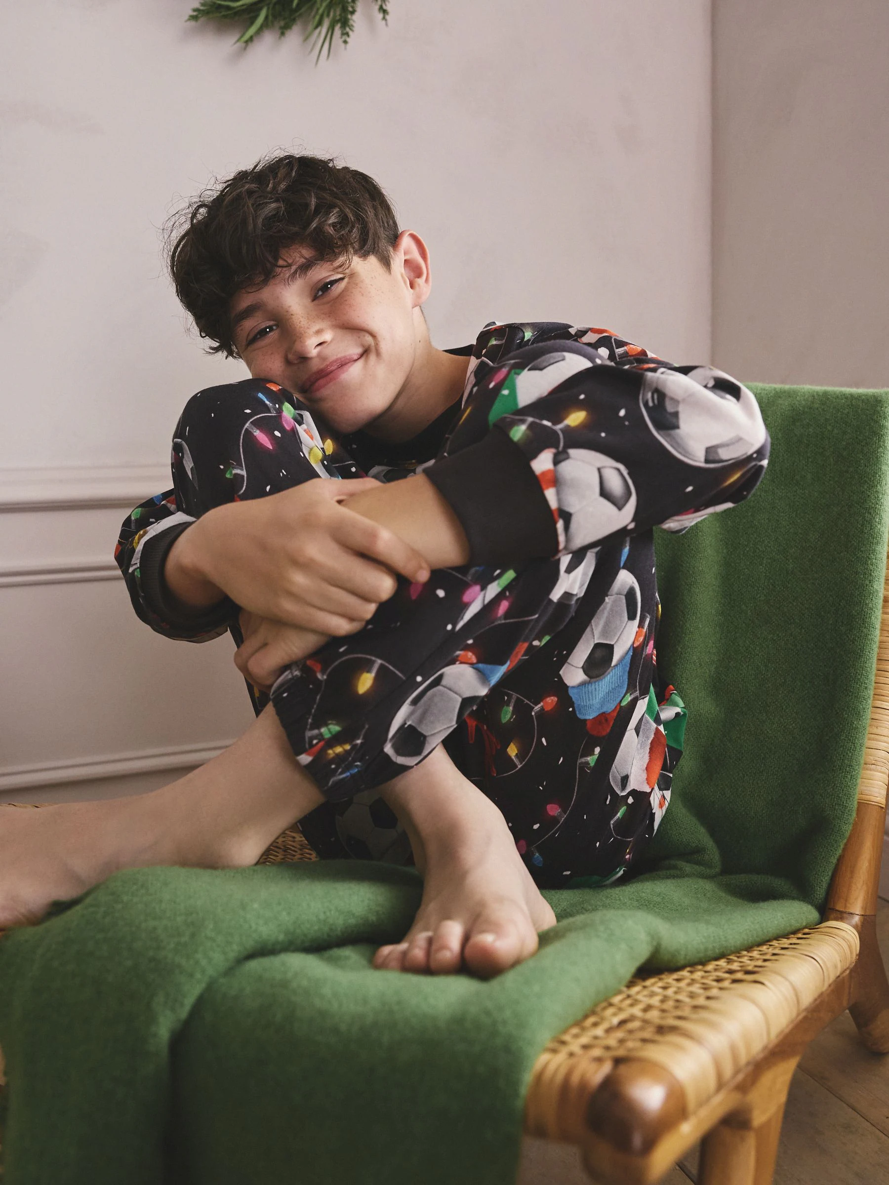 Zwart/wit/rood/groen voetbal - Enkele kerstpyjama (4-16jr)