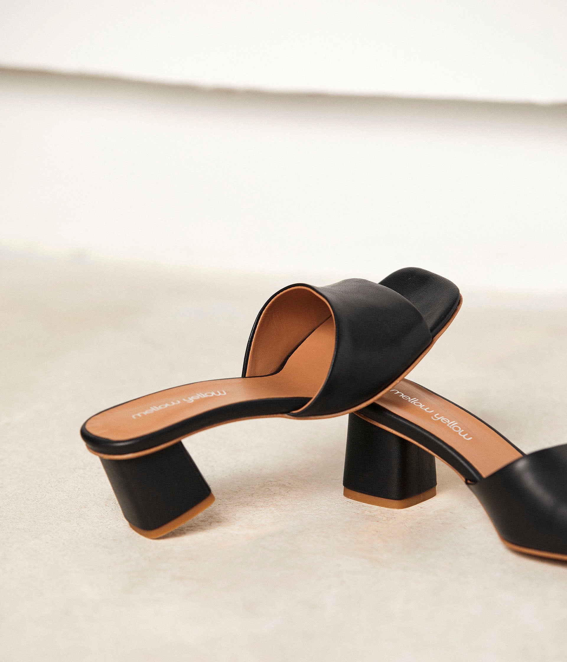 Mules cuir noir Lana
