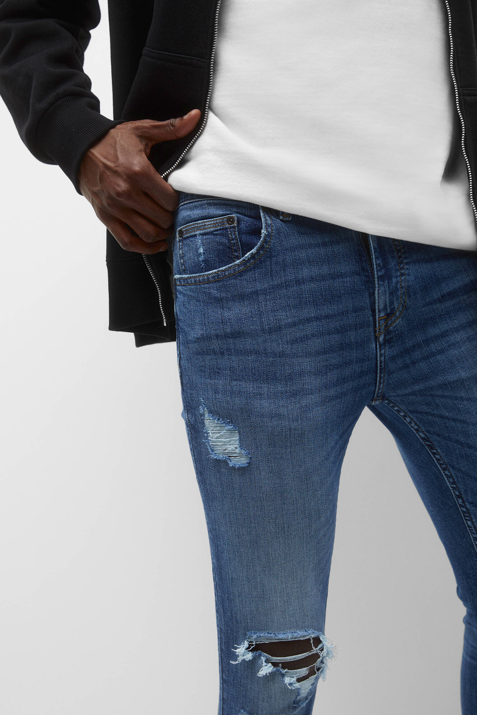 CALÇA JEANS SUPER SKINNY RASGADA - AZUL MÉDIO