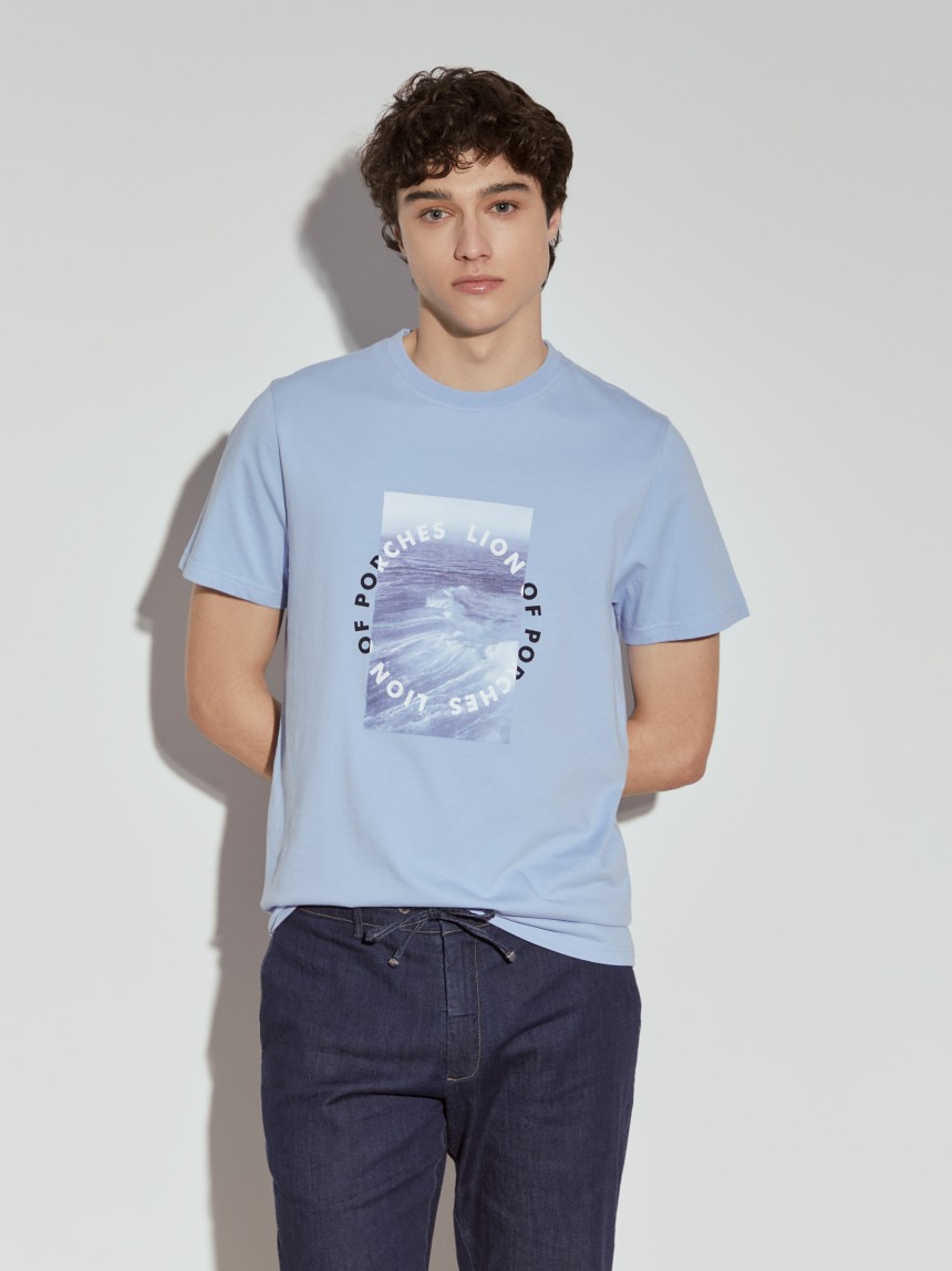 T-shirt manga curta com estampado