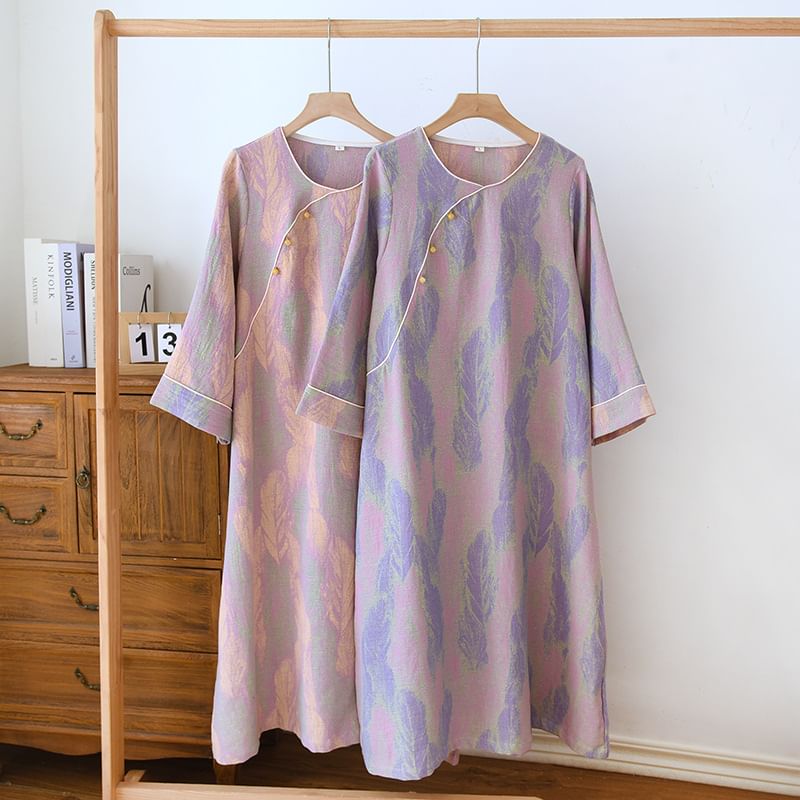 Somnus - Asymmetrische midi-slaapjurk met lange mouwen en print en knopen