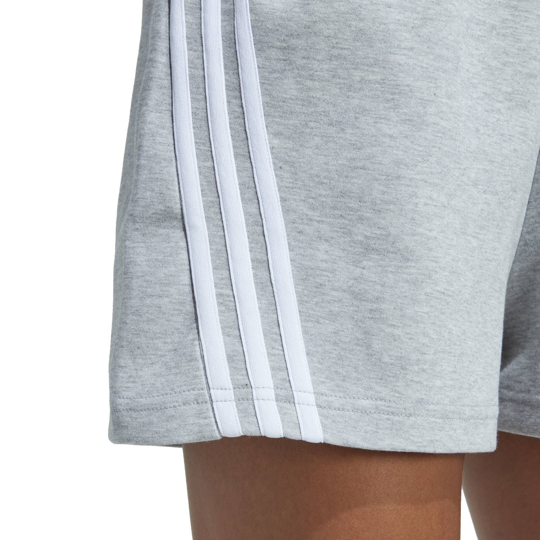 adidas Performance| Damen Sweatshorts FUTURE ICONS 3-STREIFEN SHORTSFuture Icons 3-Streifen Shorts