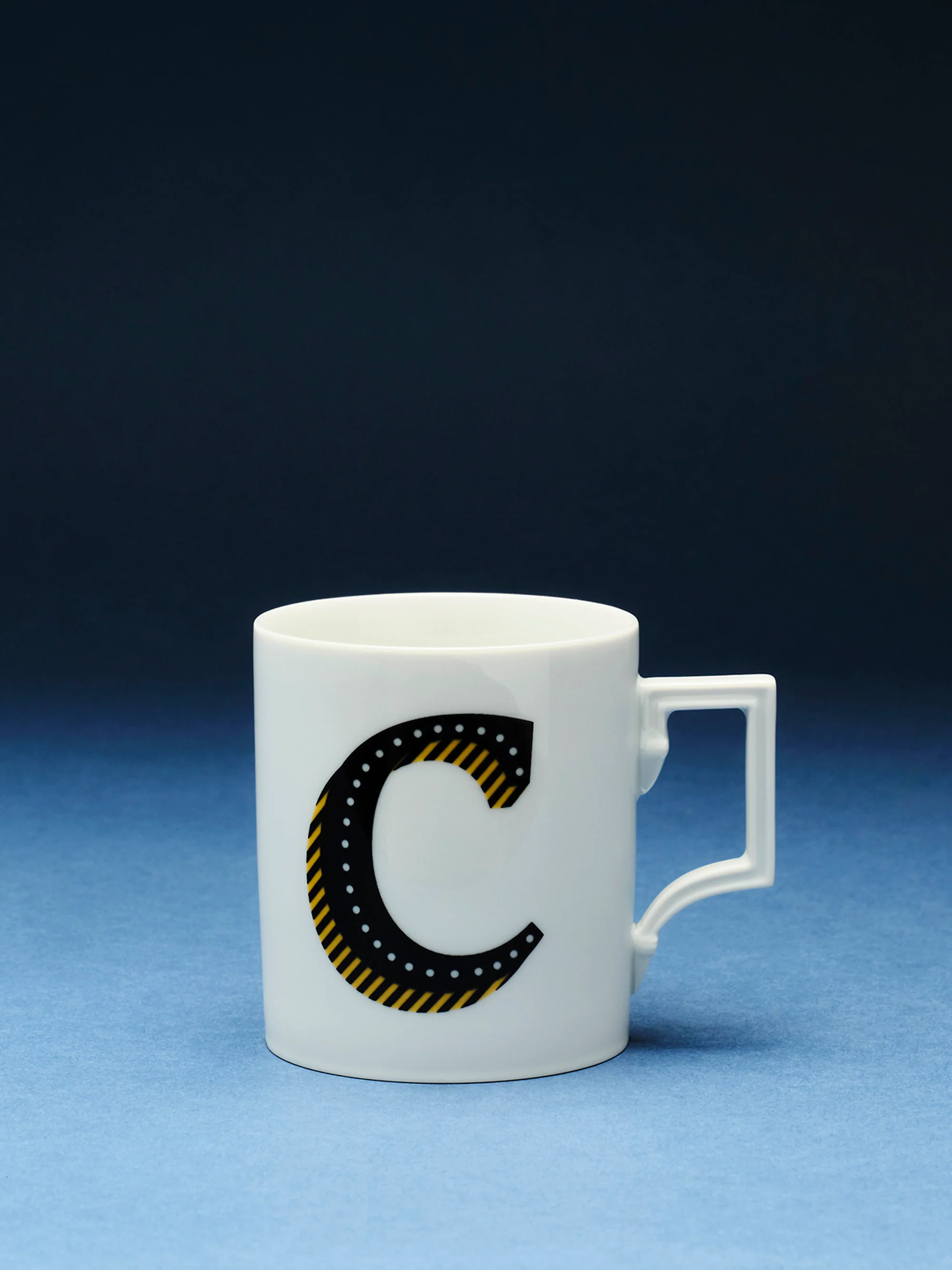 Handgemaakte beker Initials met decoratief motief, Westwing x MEISSEN
