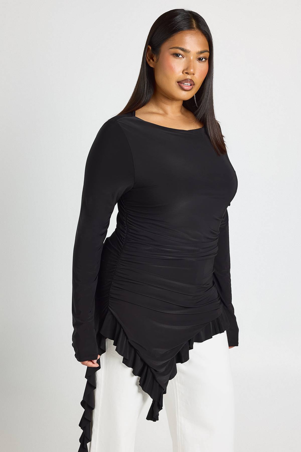 boohoo Haut Grande Taille À Manches Longues Toucher Doux Avec Ourlet À Volant
