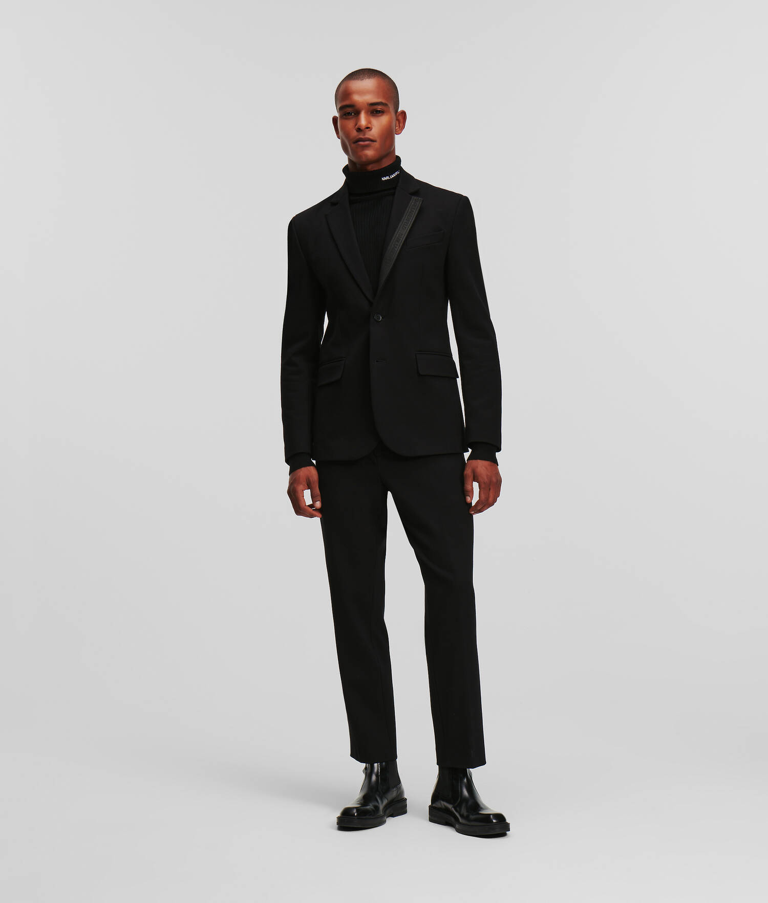 VESTE EN PUNTO À LA COUPE CLASSIQUE