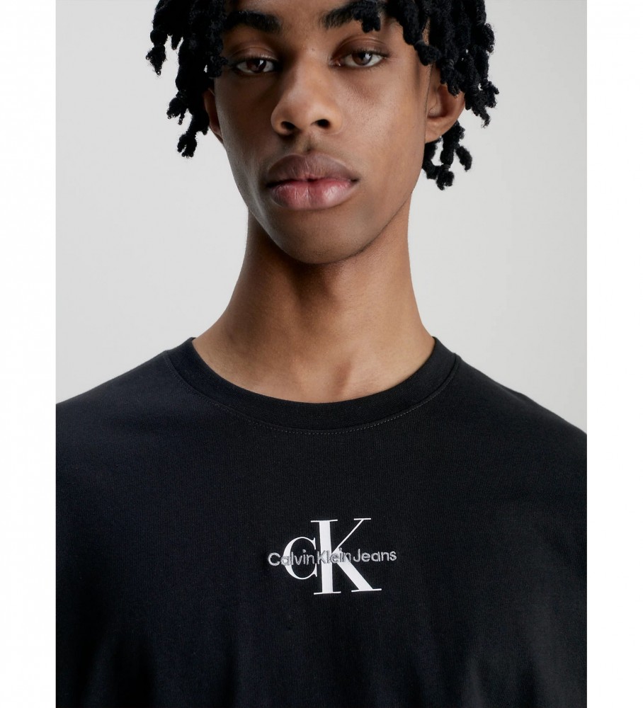 Camiseta Calvin Klein preta com monograma