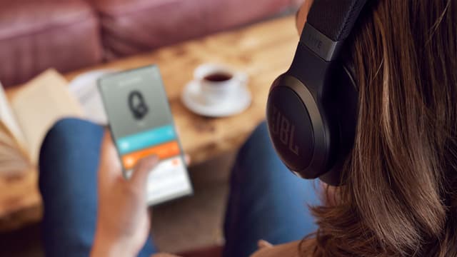 JBL Live 775NC trådløse around-ear høretelefoner (sort)