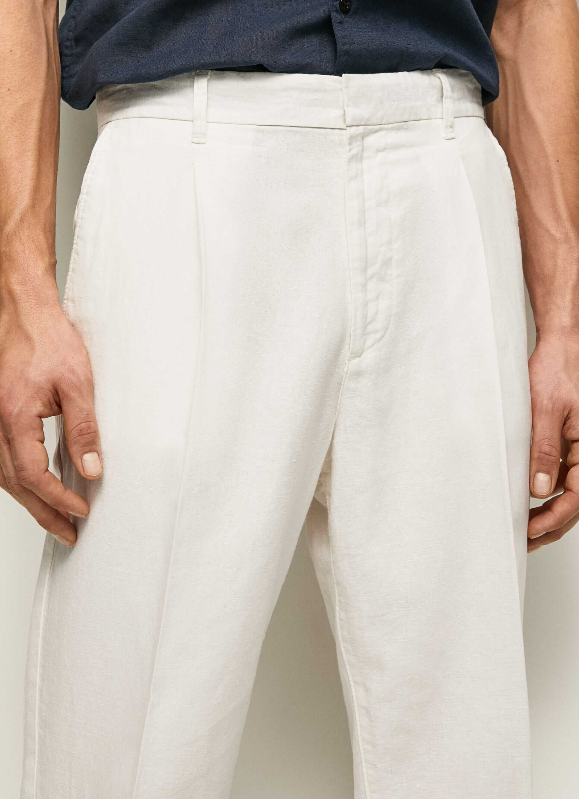 PANTALONES CHINOS FIT RELAXED ARROW - ivory white