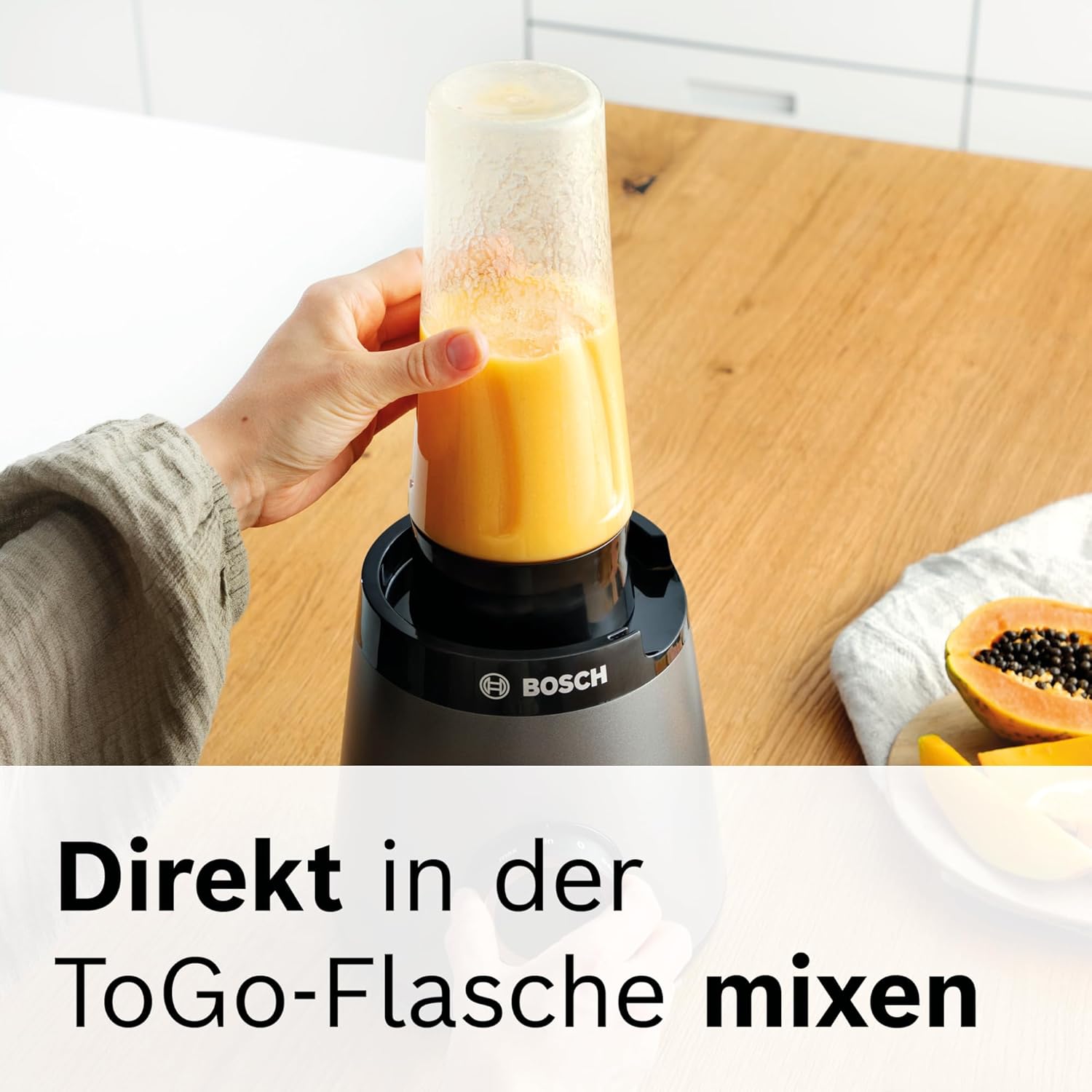 Bosch Standmixer, Smoothie Maker, 30,000 U/min, 1200 W, verbesserte Version, Edelstahl Messer, 1,5l Glasbehälter, ToGo-Flasche, spülmaschinenfeste Teile, Made in Europe, VitaPower Serie 4 MMB6174SN