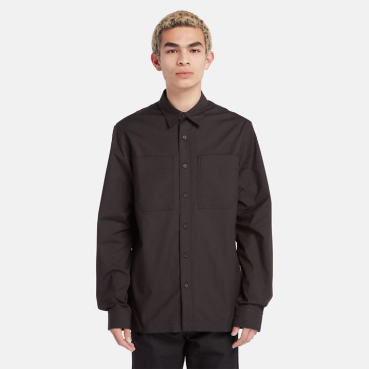 Camisa masculina preta com tecnologia Outlast.